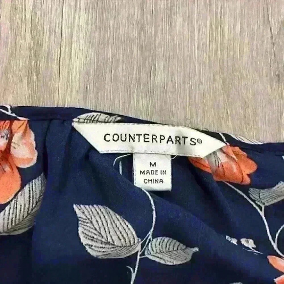 Beautiful floral top, size medium   - Picture 2 of 7